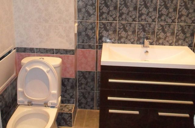 Ремонт квартиры под ключ с декоративной отделкой и санузлами